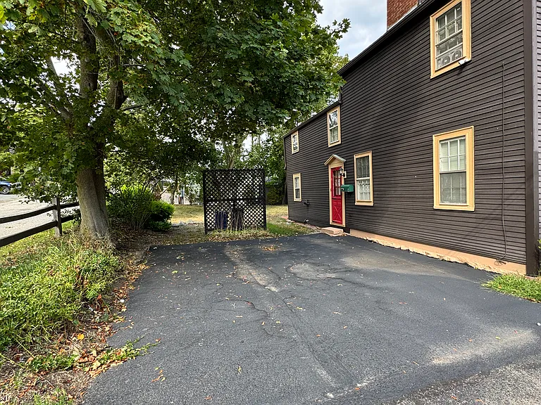 315 Maplewood Ave #B — Photo 2