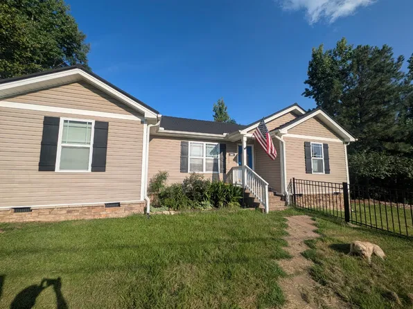 385 Pinehurst Ave, Carthage, NC 28327