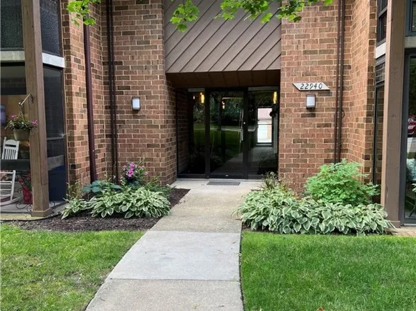 22940 Mastick Rd APT 201, Cleveland, OH 44126