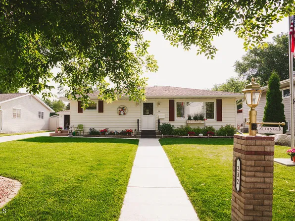 232 13th Ave NE, Jamestown, ND 58401