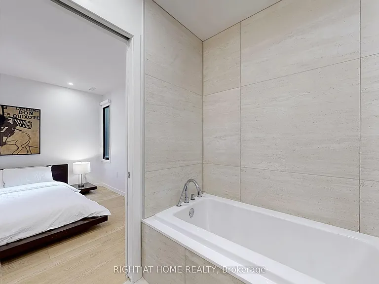 798 Dovercourt Rd #2 — Photo 12