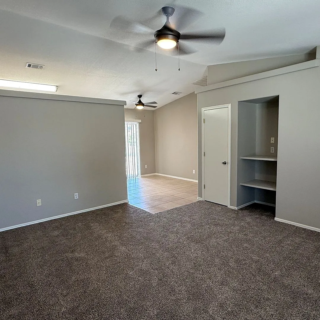 Charming Newly Renovated 2 bed/2 Bath Rental Long Term — Photo 4