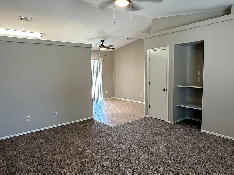 3128 Jamaica Blvd S — Photo 4
