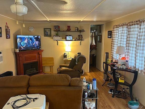 3rd image of 10551 Walnut St NE