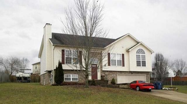 1st image of 128 Woodfield Cir
