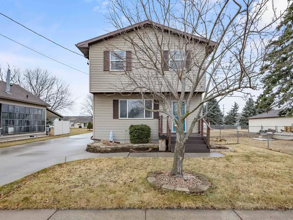 137 Gruenwald Ave, Neenah, WI 54956