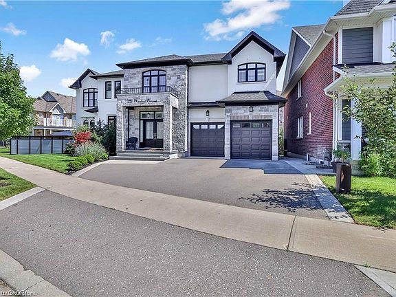 5th image of 220 Moorland Cres