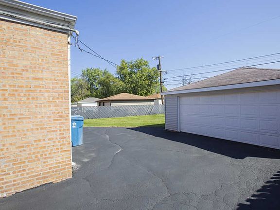 3rd image of 15965 Dobson Ave
