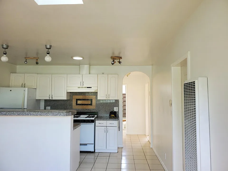 616 Broadway St #5