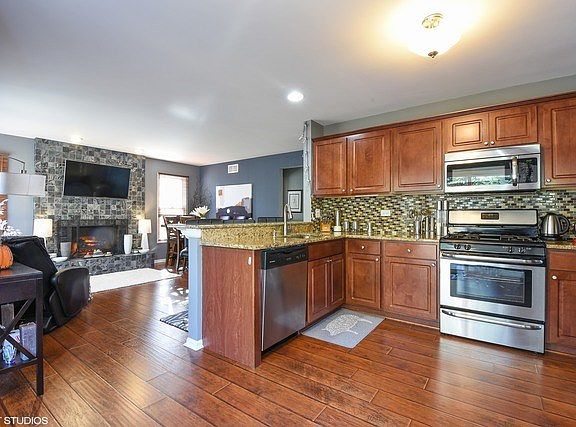 5th image of 311 Farmhill Cir