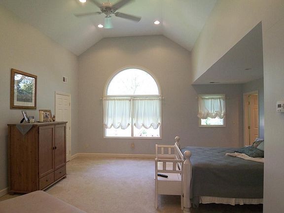 MASTER BEDROOM SUITE