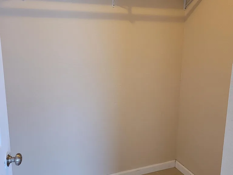 711B S Poplar St — Photo 6