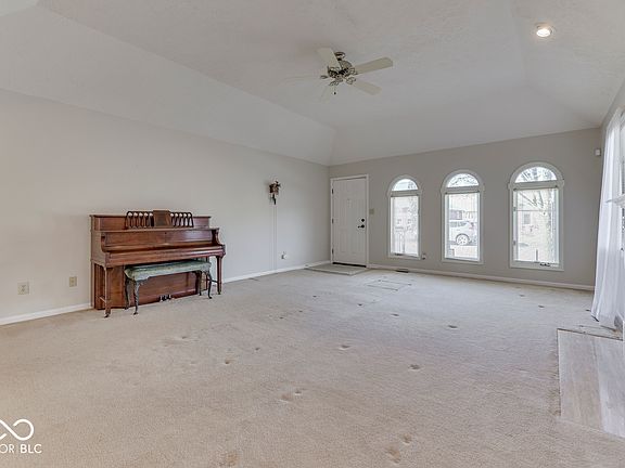5th image of 223 Andrews Boulevard Dr E