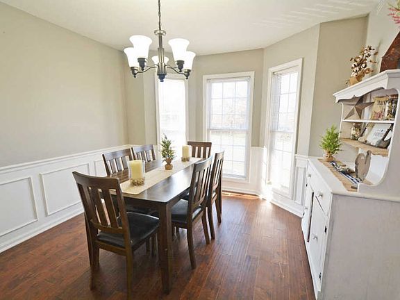 2nd image of 1711 Saint Ives Way