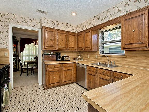 5th image of 128 Spring Creek Dr