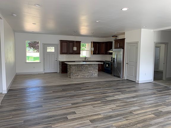 Open concept living/kitchen