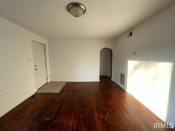 4th image of 1142 N Elmer St