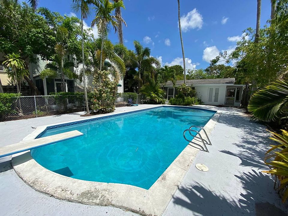 1st image of 114 NW 25th St #122