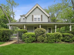 352 Chestnut St, Stirling, NJ 07980