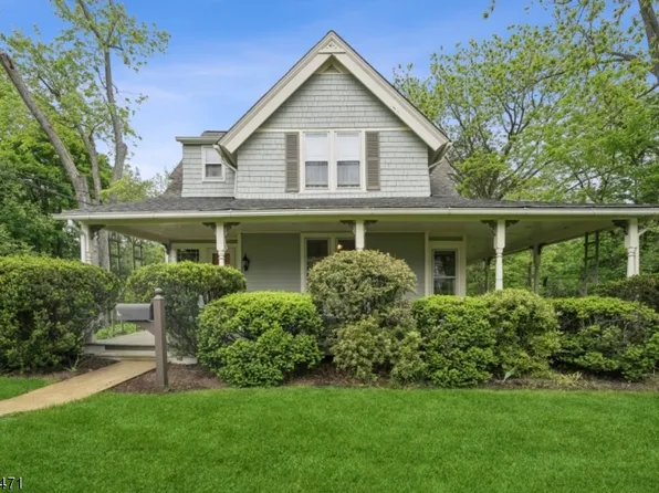 352 Chestnut St, Long Hill Twp., NJ 07980