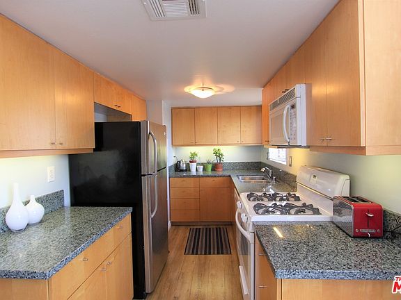 5th image of 8516 Cadillac Ave #3