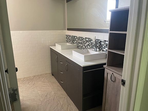 5th image of 605 E Cornerview St