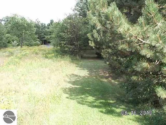 5th image of 9680 Bluff Trl