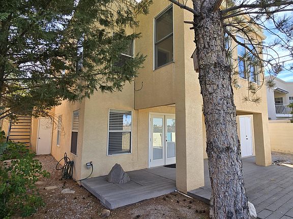 4th image of 827 Calle Coronado SE