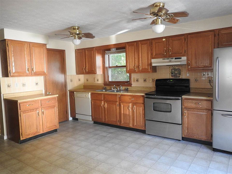 77 Sprague St, Manchester, NH 03103 Zillow