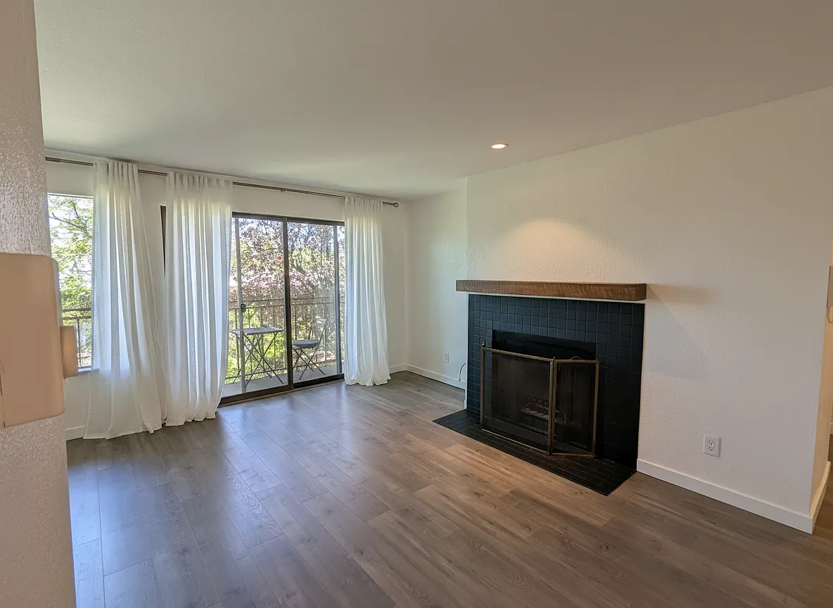 Living room w/fireplace and balcony - 9710 Greenwood Ave N
