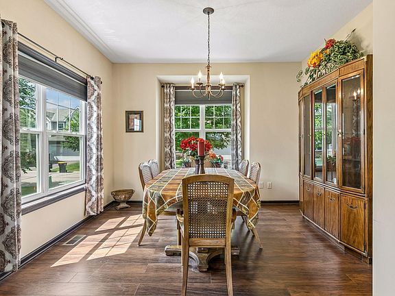 4th image of 2588 Vierling Dr E