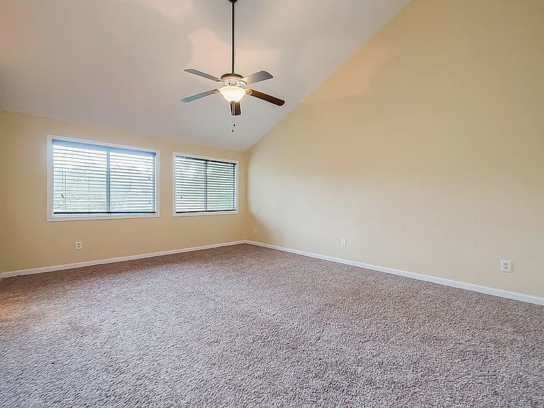 2039 Shorewood Ln — Photo 32