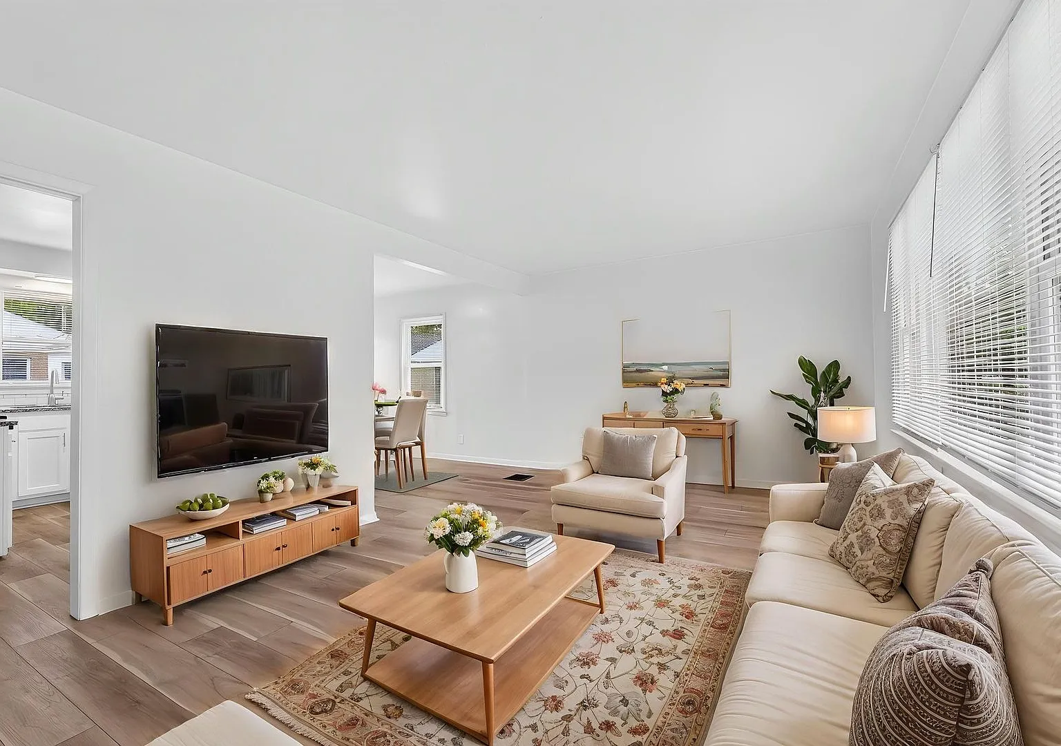 Updated 4 Bedroom, 1.5 Bath Home for Rent — Photo 3