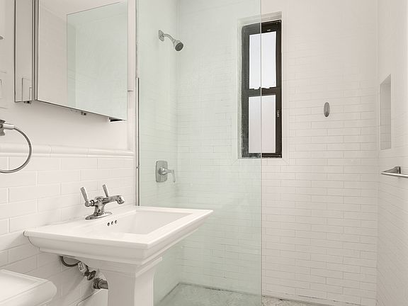 5th image of 100 W 12th St APT 5L