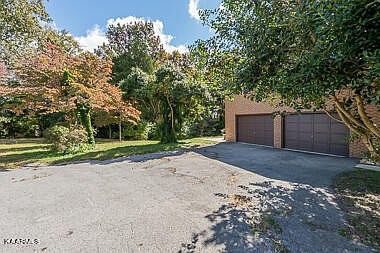 2nd image of 1816 Oak Hills Dr