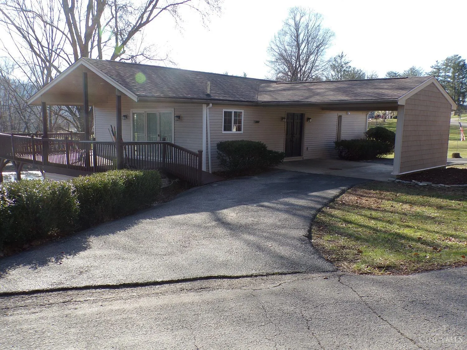 133 Crystal Dr photo 1