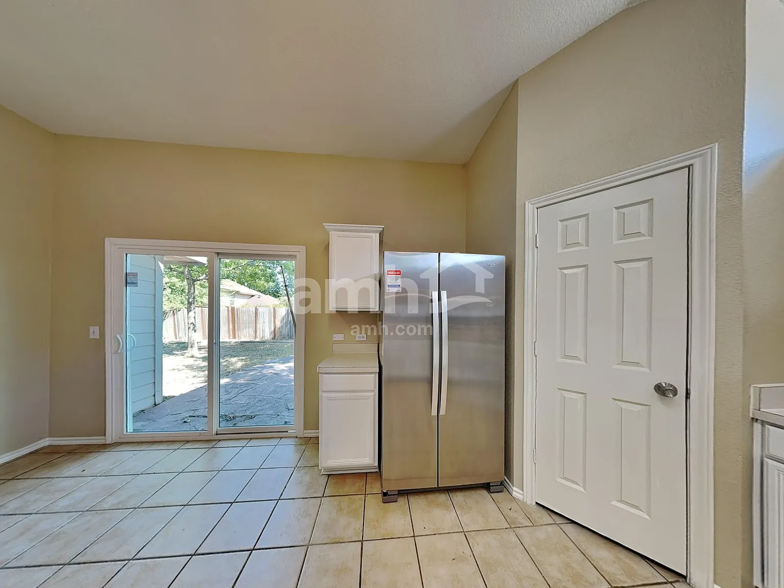 3 bed, 2.0 bath, 2021 sqft, $2,400 — Photo 4