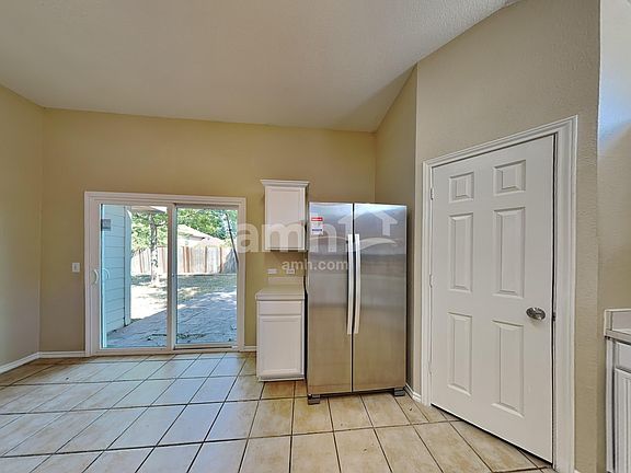 4th image of 2112 Oleander Way
