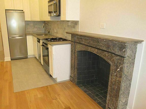 2nd image of 16 W 76th St APT 3RE
