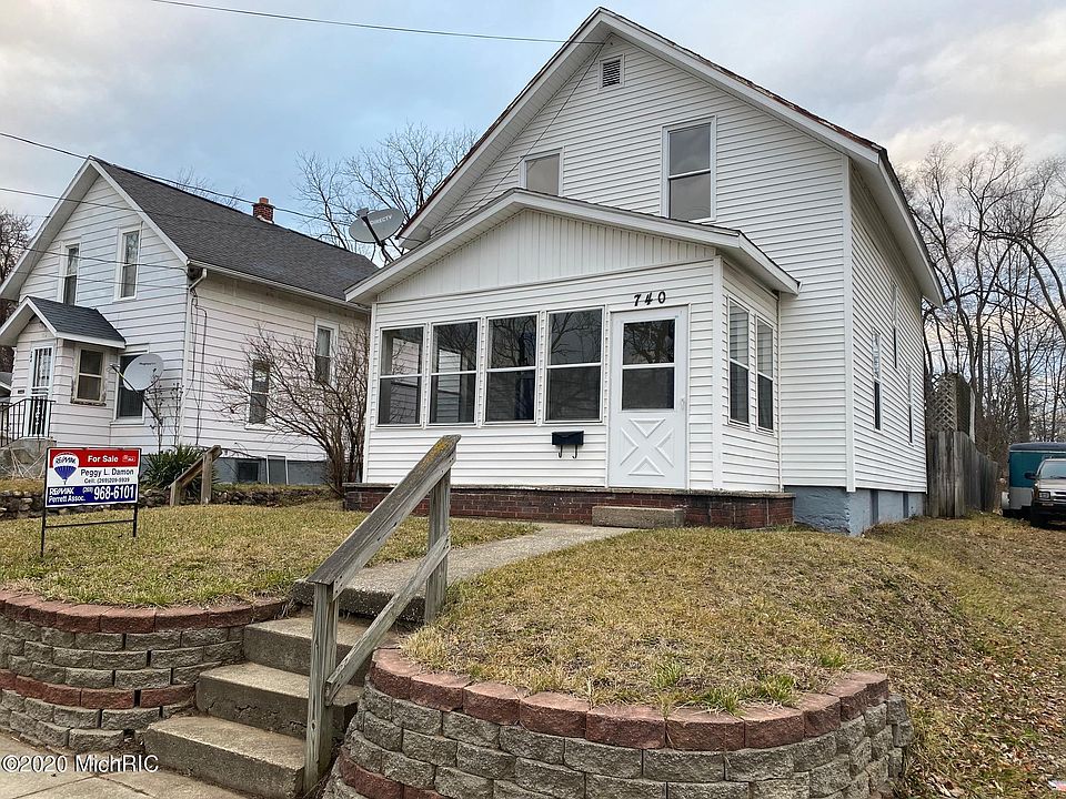 1st image of 740 Van Buren St W