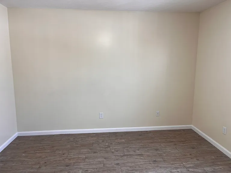 100 Lisa Dr #11 — Photo 18