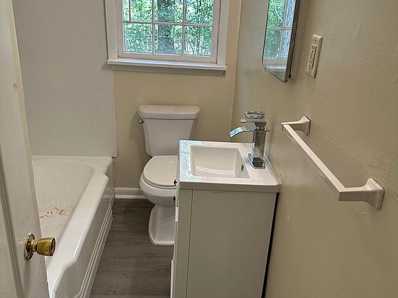 5th image of 2109 Highland Ct