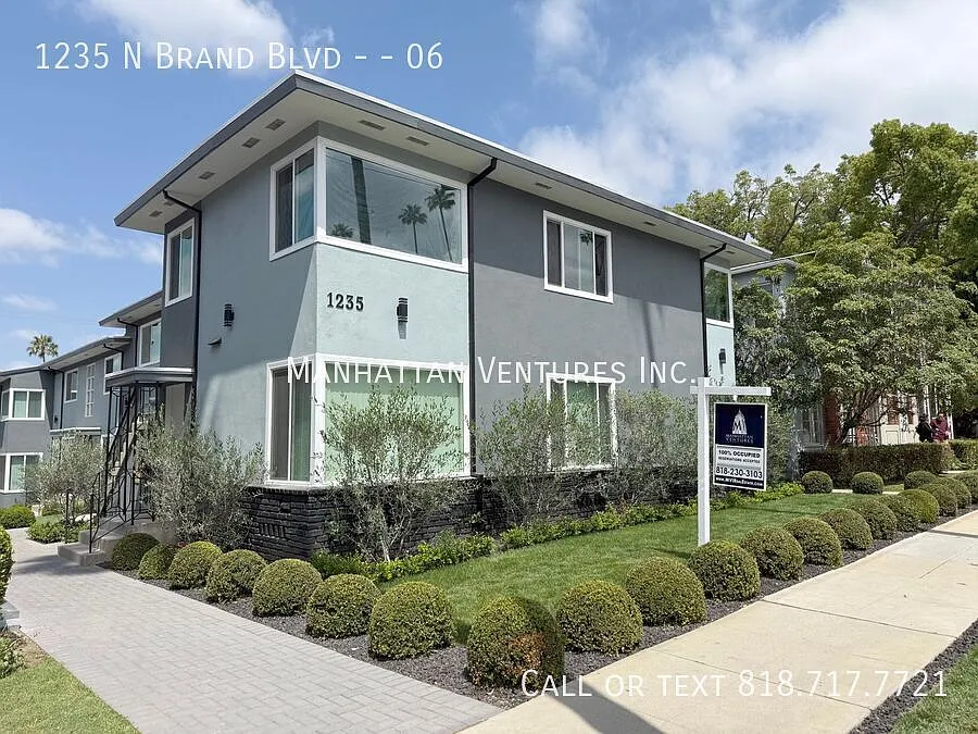 Modern Masterpiece On Brand — Photo 2