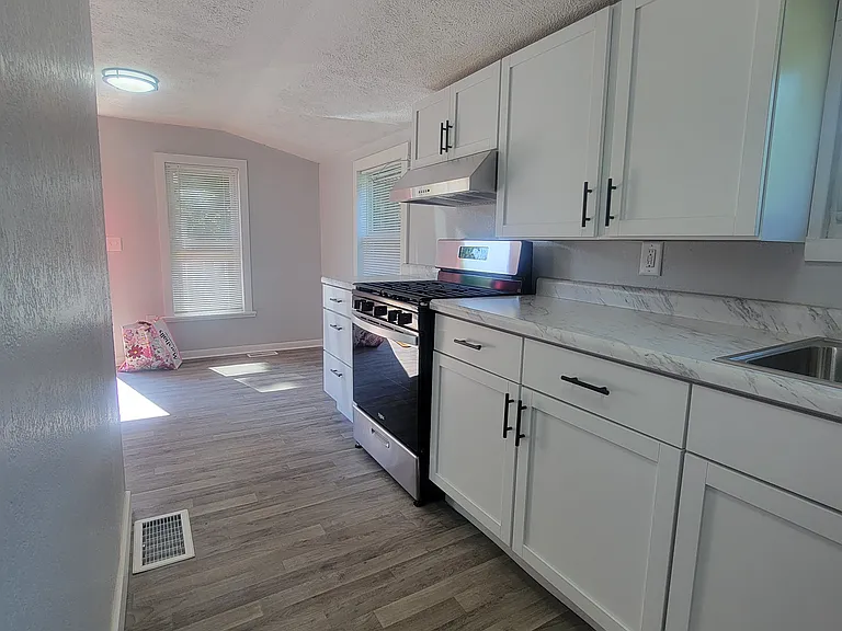 237 Arbor St E — Photo 9
