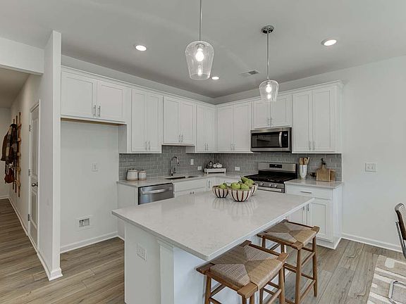 Park Vue - Hummingbird Interior Image 3