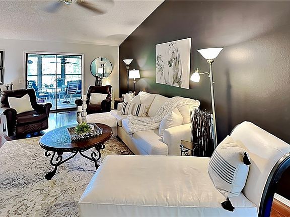 3rd image of 8 Wootton Dr