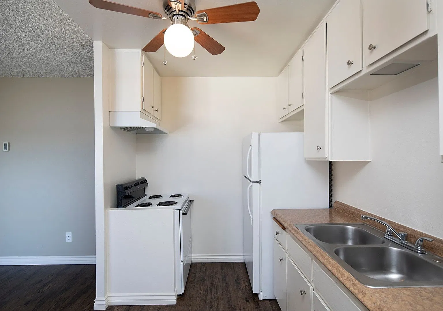 1550 Hornblend Street — Photo 4