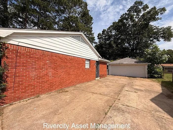 1724 Rockdale Ave — Photo 2