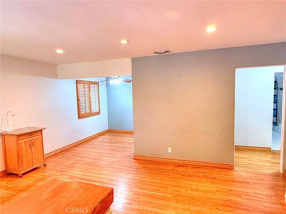 4th image of 10851 Woodbine St