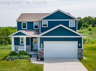 2886 Bogues View Dr, Howell, MI 48843